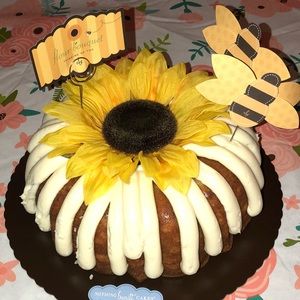 Meet your Posher, Bee